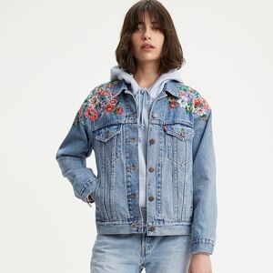 Levi's Ex-boyfriend Trucker Jacket Medium Wash Size Small